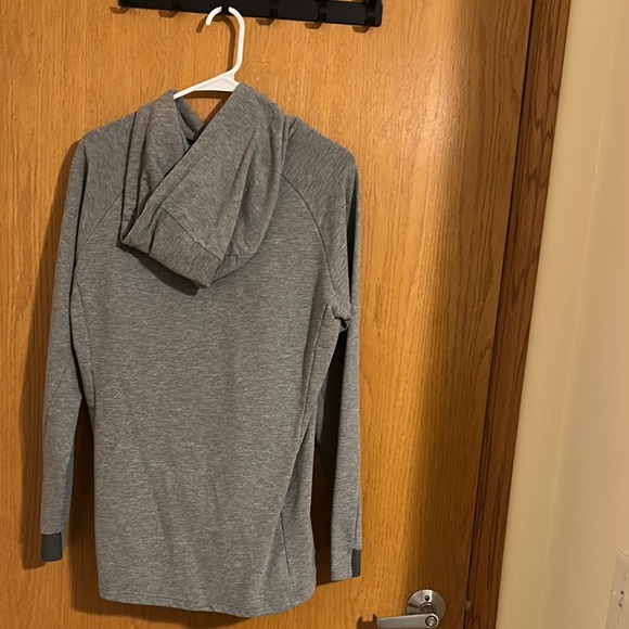 Men’s light grey gymshark sweatshirt. Barely worn - Picture 3 of 3